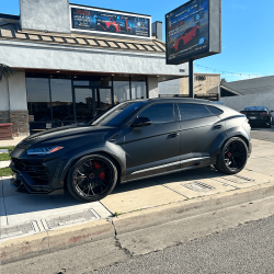 5_Lambo-urus-wide-1